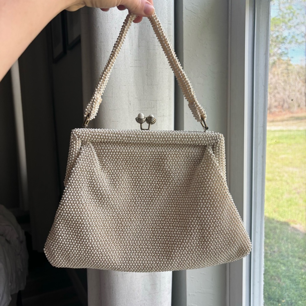 Vintage Lumured Petite Bead Ivory Beaded Kiss Lock Purse with Coin Pouch